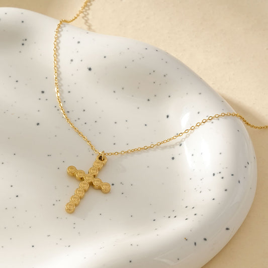 Collier Chaîne Fine Avec Croix Texturé