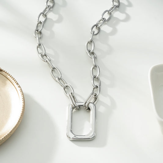 Collier Argenté Chaîne Maillons Avec Large Anneau Rectangulaire Brillant