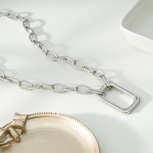 Collier Argenté Chaîne Maillons Avec Large Anneau Rectangulaire Brillant