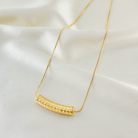 Collier Doré Chaîne Serpent Avec Grosse Barre Gravure Taches