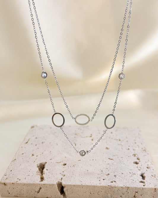 Collier Argenté Double Chaînes Enfilées de Triple Anneux Et Strass