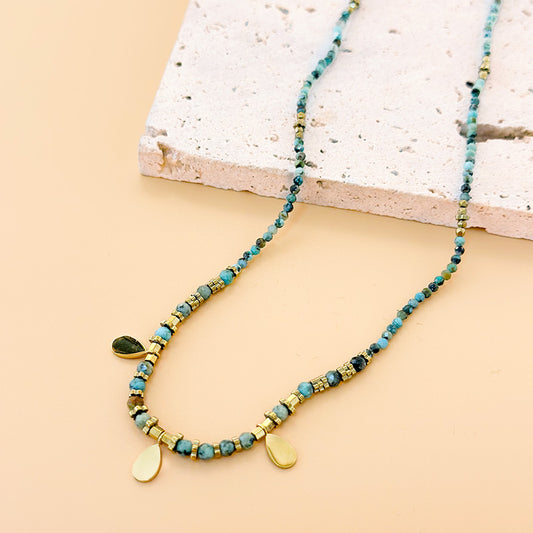 Collier Doré Chaîne de Pierres Naturelle Turquoise Africaine Avec Trois Pastilles Gouttes