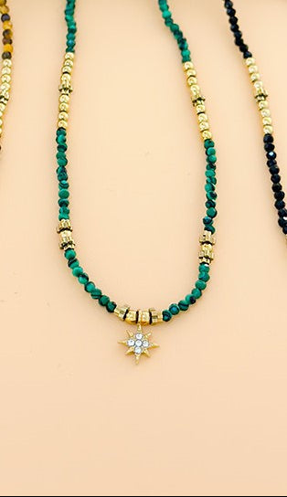 Collier Doré Chaîne de Pierres Naturelles Avec Pendentif Etoile de Strass