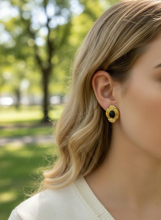 Boucles d'Oreilles Dorées Vintage Motif Ondulé Sculpté