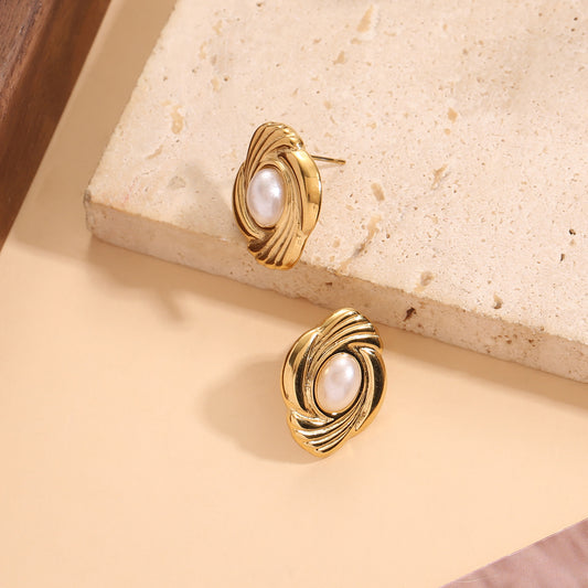 Boucles d'Oreilles Dorées Vintage Avec Perle Synthétique Ovale Et Motif Ondulé Sculpté