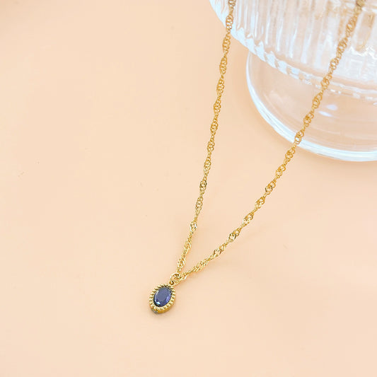 Collier Chaîne Fine Torsadée Dorée Avec Pierre Ovale Noire