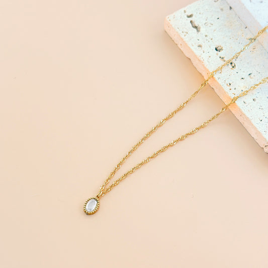 Collier Chaîne Fine Torsadée Dorée Avec Pierre Ovale Cristal