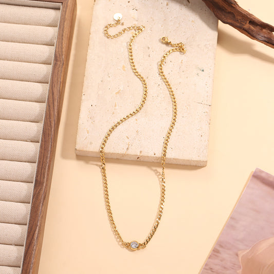 Collier Chaîne Maillon Doré Avec Pendentif Pierre Sertie Transparente