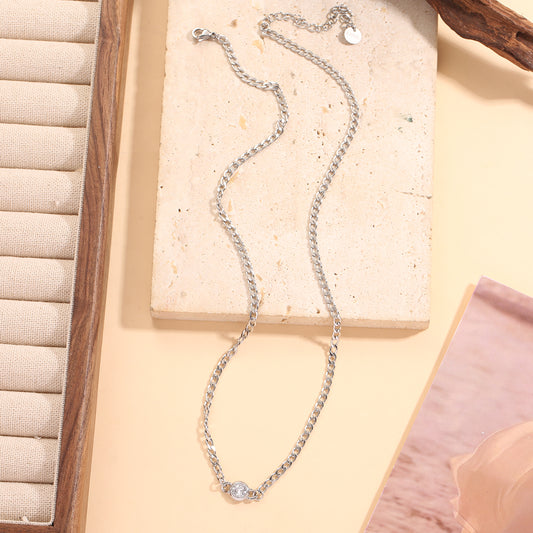 Collier Chaîne Maillon Argenté Avec Pendentif Pierre Sertie Transparente