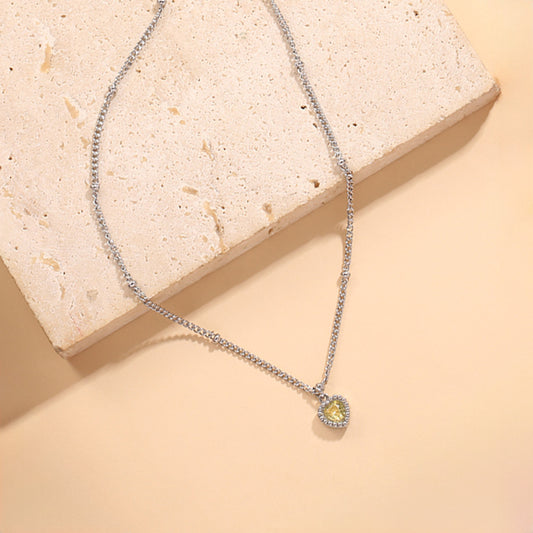 Lot de 12 Colliers Fins Argentés Avec Pendentif Cœur Coloré Sur Présentoir