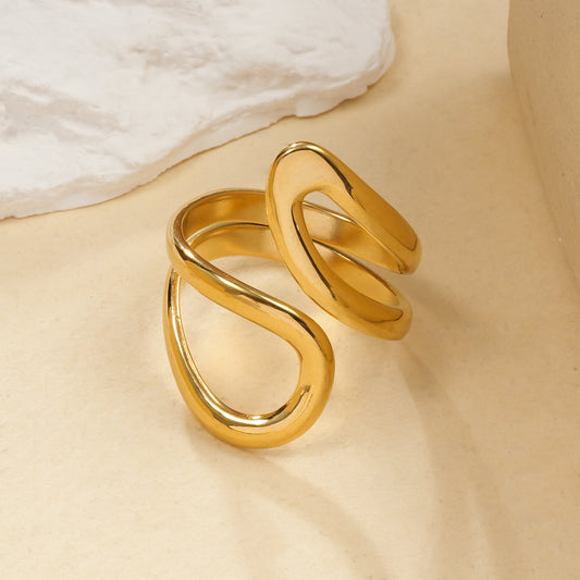 Bague Ouverte Devant Courbes Abstraits