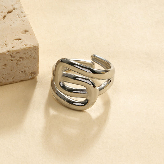 Bague Carré Ondulé Au Design Contemporain