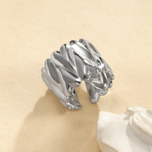 Bague Argentée Torsadée À Relief Texturé