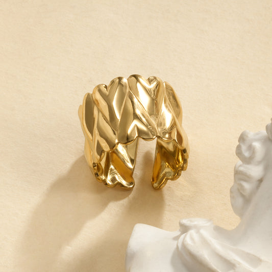 Bague Dorée Torsadée À Relief Texturé