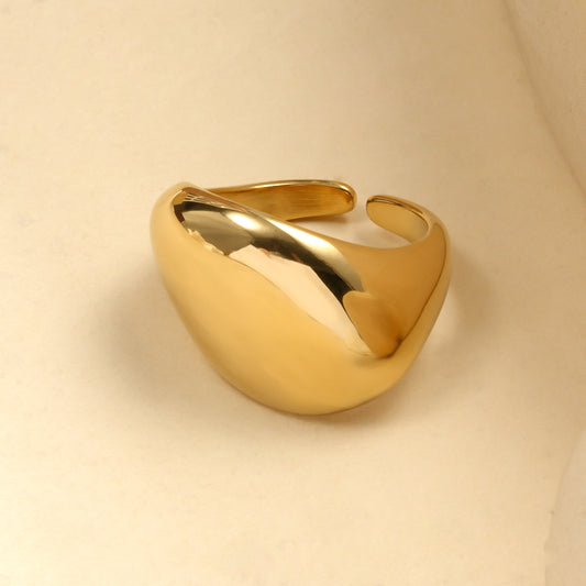 Bague Dorée Bombée au Design Minimaliste