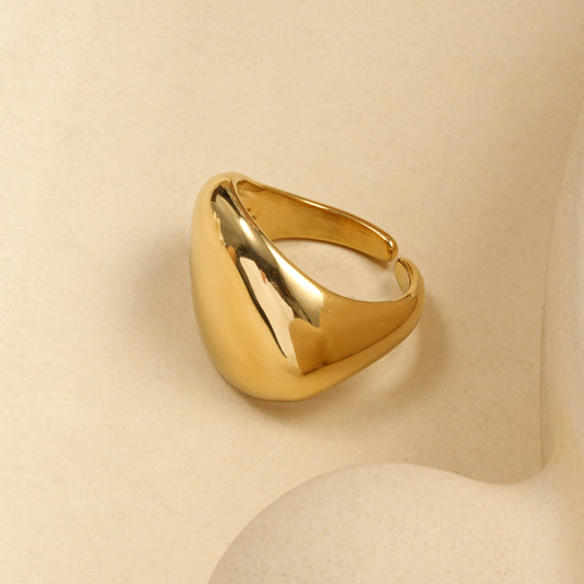 Bague Dorée Bombée au Design Minimaliste