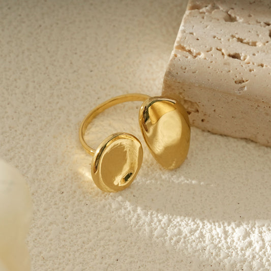 Bague Dorée Ajustable Moderne En Courbes Polies