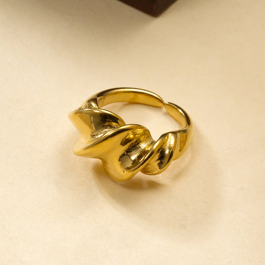 Bague Dorée Torsadée À Volume Sculptural