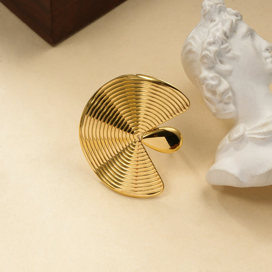 Bague Dorée Éventail Strié Design Sculptural