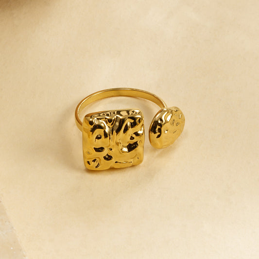 Bague Dorée Martelée Duo Carré et Rond Ouverts