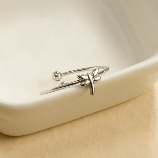 Bague argentée fine libellule