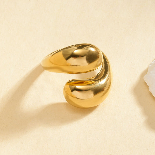 Bague dorée ouverte devant ornée de deux formes bombées asymétriques finition miroir