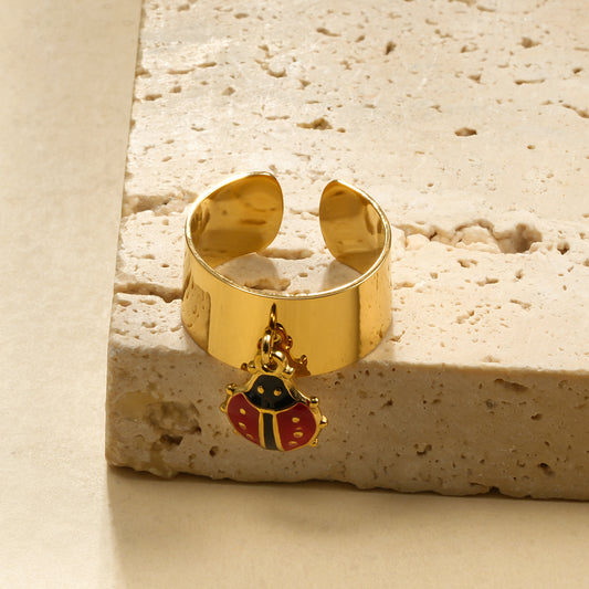 Bague dorée large pendentif coccinelle