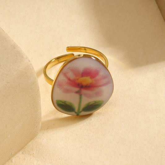 Bague fine dorée avec fleur dessinée