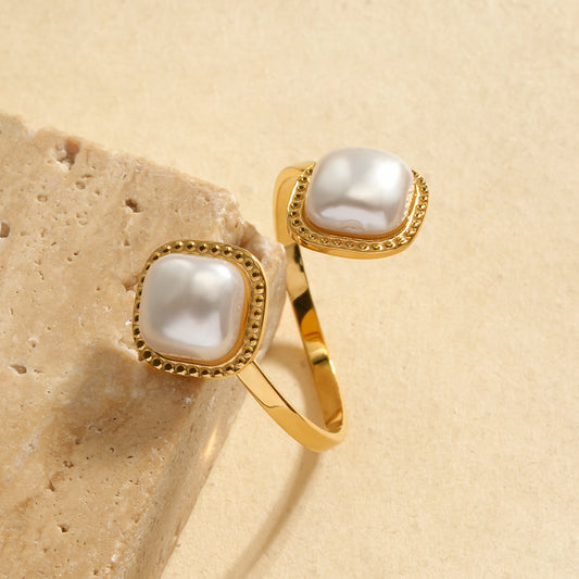 Bague dorée ajustable avec perles rectangulaires