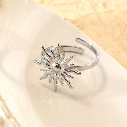 Bague fine ajustable motif soleil rayonnant