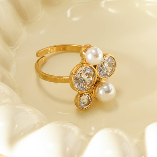 Bague dorée ajustable strass et perles blanches