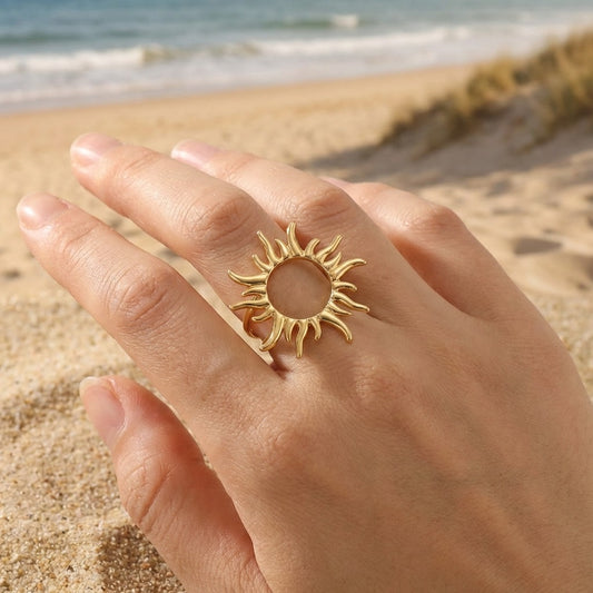 Bague dorée ajustable soleil rayonnant ajouré