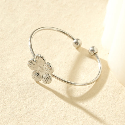 Bague brillante ajustable avec fleur sculptée