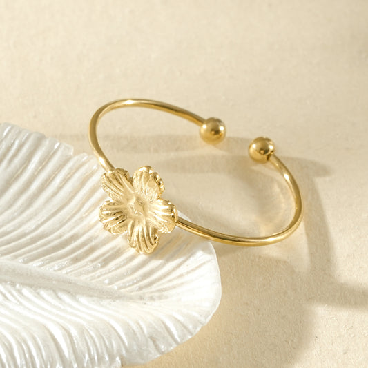 Bague brillante ajustable avec fleur sculptée