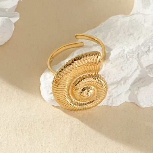 Bague dorée ajustable escargot de mer