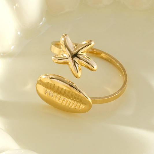Bague dorée ouverte à l'avant étoile de mer et cyprée