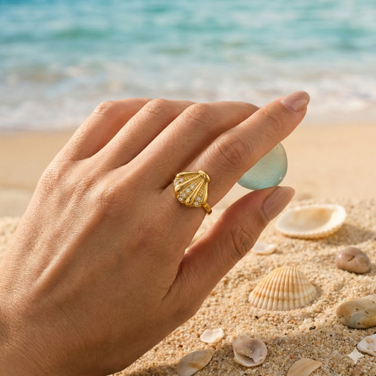 Bague dorée ajustable orné de coquillage avec strass