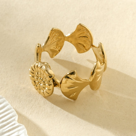 Bague dorée ajustable motifs coquillages et nautile central