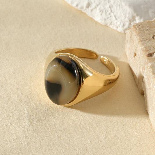 Bague dorée style chevalière pierre ovale résine léopard
