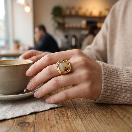 Bague dorée ajustable pierre carrée résine léopard