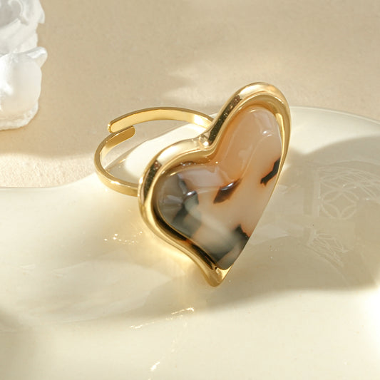 Bague dorée ajustable pierre forme de cœur résine léopard