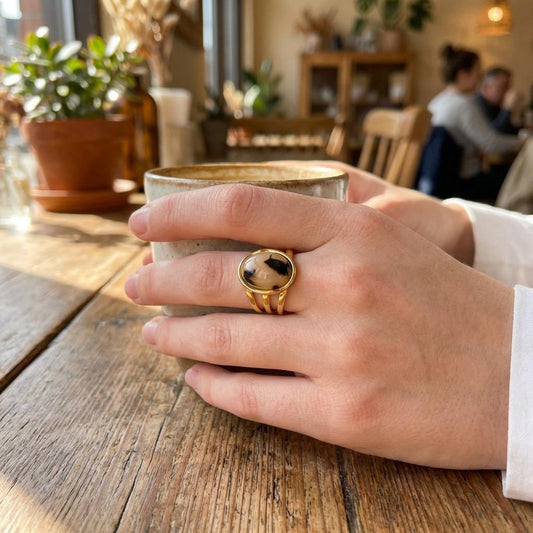 Bague dorée triple branches pierre ovale résine léopard