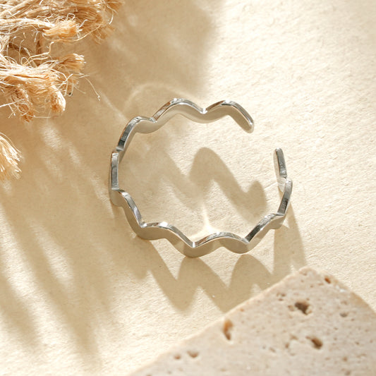 Bague intemporelle ajustable en forme de vague