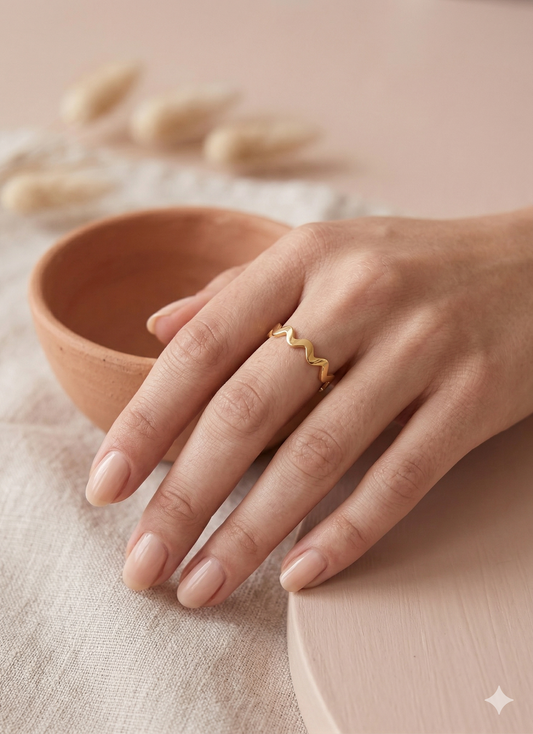 Bague intemporelle ajustable en forme de vague