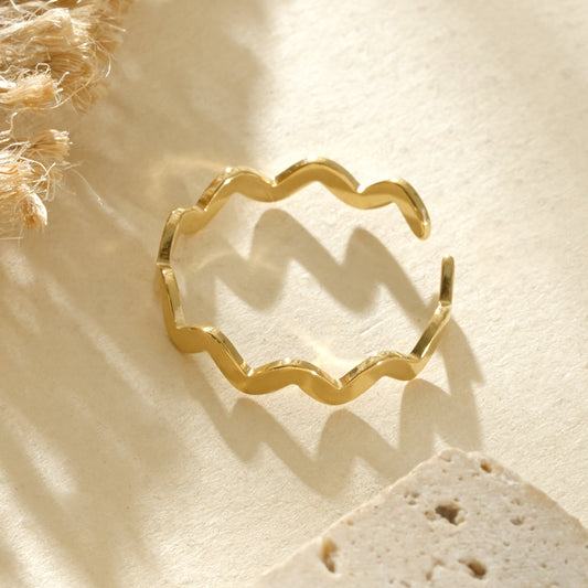 Bague intemporelle ajustable en forme de vague