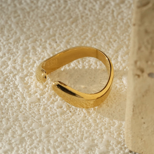 Bague Dorée Ouverte Moderne Vagues