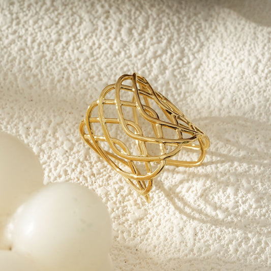 Bague Dorée Design Tressé Géométrique