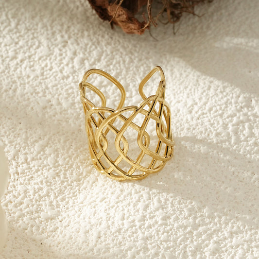 Bague Dorée Design Tressé Géométrique
