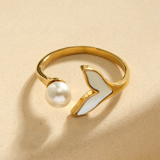 Bague dorée ajustable avec perle et motif nageoire nacré