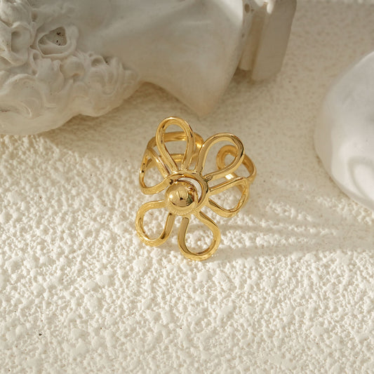 Bague Dorée Ajustable Fleur Sculptée En Boucles Métalliques Et Perle Centrale